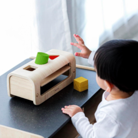 Banc et formes geometriques plantoys