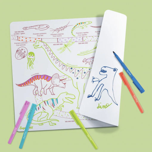 Découvrez ce set Learn & Play Dinosaure Superpetit! On y retrouve le côté pédagogique, ludique, et surtout amusant et original pour vos enfants. Vos enfants peuvent se tromper et recommencer à l'infini puisque son support est effaçable à l'infini ! De 3 à 8 ans.