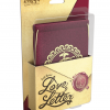 Love Letter est un jeu de cartes mélangeant rapidité, prise de risque, déduction et rivalité! Vous rivaliserez avec les autres galants pour que vos missives soient livrées à la princesse ! De 4 à 6 joueurs. Dès 10 ans.