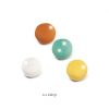 Pate à modeler de 4 couleurs différentes (jaune, vert, orange et blanc)