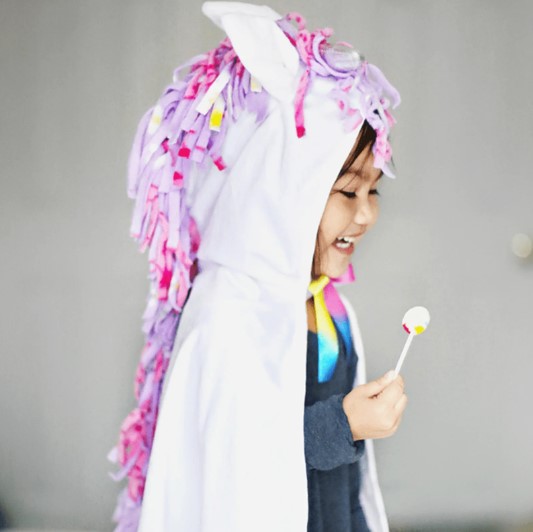 cape de licorne avec crinière multicolore